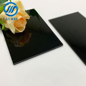 Črno poslikano steklo